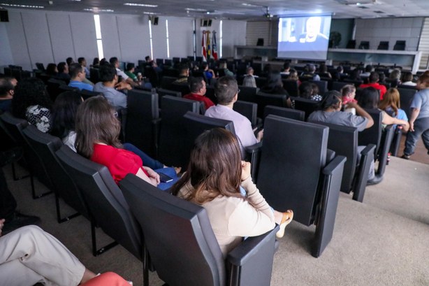 Fevereiro roxo: TRE-AM promove exibição de filme sobre o Mal de Alzheimer